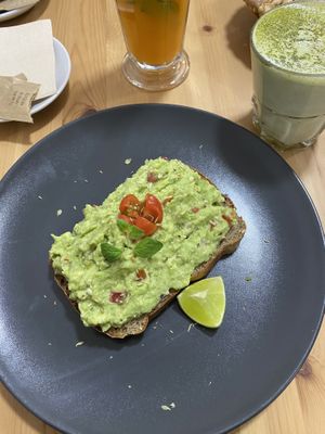 Avocado toast   at 100 Culpa in Porto