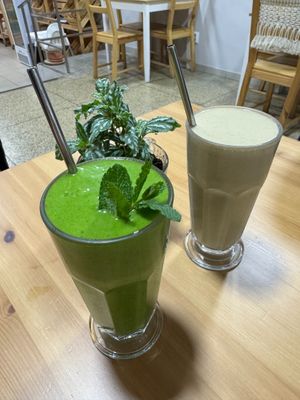 Super green smoothie + Proteico smoothie at 100 Culpa in Porto