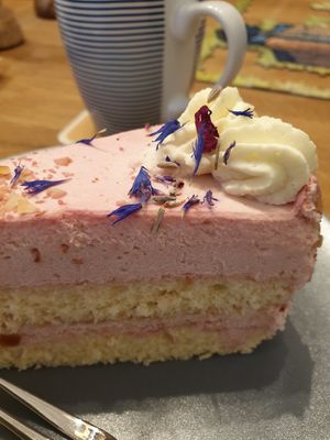 Leckeres Stück Torte (to go) at Lorenz Café in Luebeck