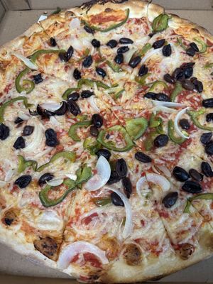 Custom pizza with light vegan cheesee  at MONDO in Middletown