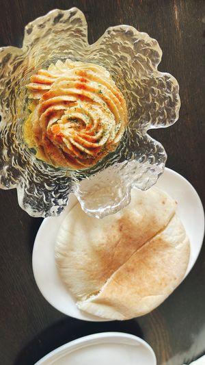 Hummus and pita bread  at Chīsù De - Veggie Table in Beijing