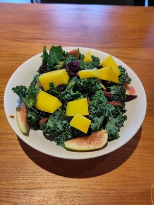 Kale salad at Chīsù De - Veggie Table in Beijing