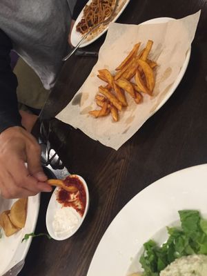 Sweet potato fries with vegan mayo and homemade ketchup. at Chīsù De - Veggie Table in Beijing