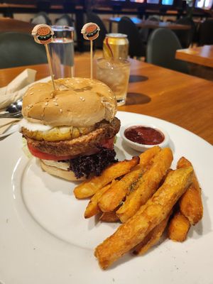 Pineapple burger at Chīsù De - Veggie Table in Beijing