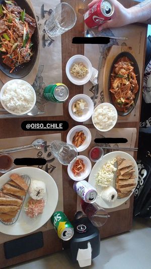 Pedimos la opciones con carne y veganas de cada plato at Oiso in Recoleta