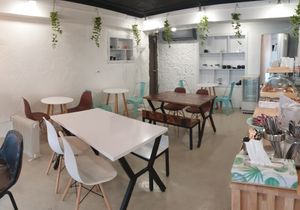 plenty of space at Vivi's Veggie in Seoul