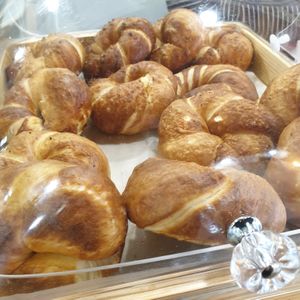 fresh soft pretzels at Vivi's Veggie in Seoul