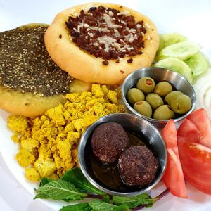 lebanese breakfast at Vivi's Veggie in Seoul