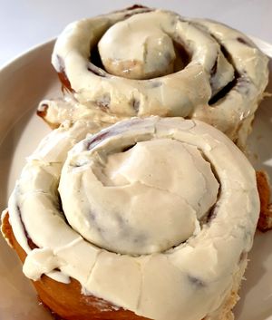 cinnbuns 😋😋😋😋😋 at Vivi's Veggie in Seoul