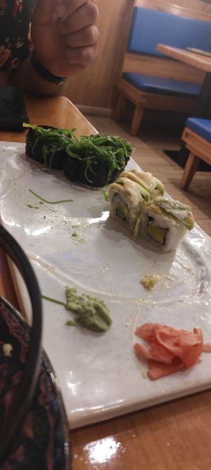 Bandeja de sushi vegetariano (se puede adaptar si no te gusta alguno de los 4 que vienen, en este caso pedimos que fueran solo de 2 tipos) at Honkaku in San Sebastian