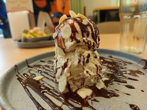 Helado de tahini 😋 at Hummus YA! in Mexico City