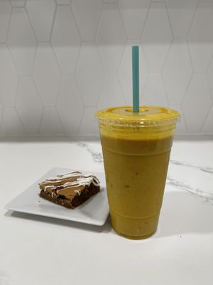 Vegan Maple Blondie and Bee Powerful Protein Smoothie at egghole in Lakewood