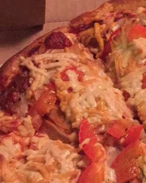 Cook Special Red Pepper, Chick'n and Mushrooms at Vegan Pizza House in Vancouver