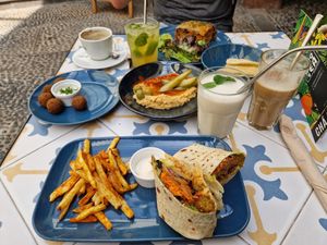 Everything vegan! Also the very delicious Nikita Cocktail 🥰 at Fala Fala in Funchal