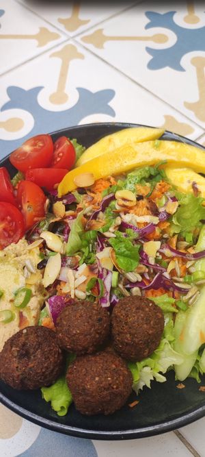 Salada de falafel at Fala Fala in Funchal