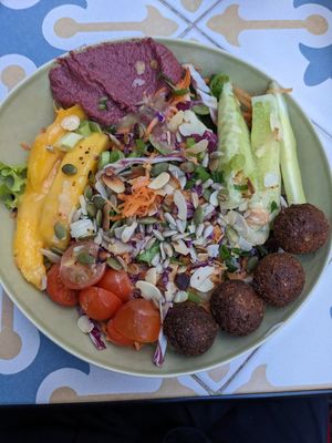 Salade repas at Fala Fala in Funchal