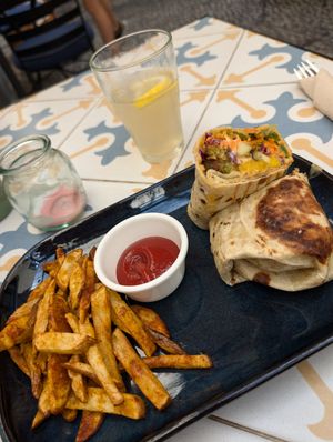 That Madeira Style wrap with mango was 👌🏻 at Fala Fala in Funchal