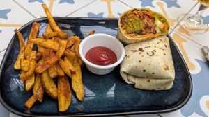 Asiatic wrap at Fala Fala in Funchal