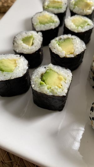 Maki avocat.  at Asie à Tik in Mons