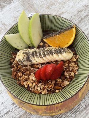 Açaí (delicious sorbet made from a brazilian fruit + toppings). Approved by this vegan brazilian 😬  at Casa do Açai Brunch & Coffee in Barcelona