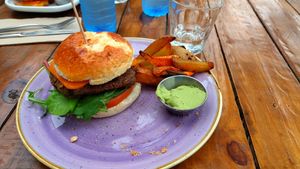 Vegan burger at Casa do Açai Brunch & Coffee in Barcelona