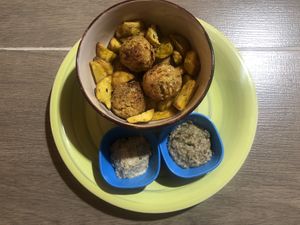 Bowl de falafel con papitas  at El Opuesto de Salento in Salento