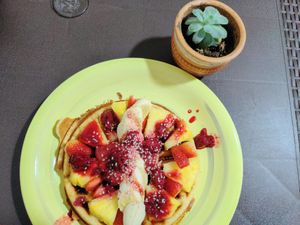 Big portion of vegan waffles with fruits. So 😋. at El Opuesto de Salento in Salento