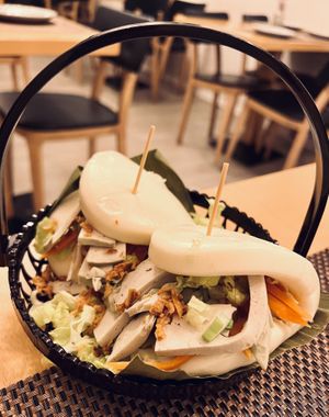 Baos at El Arco Pinoy in Madrid