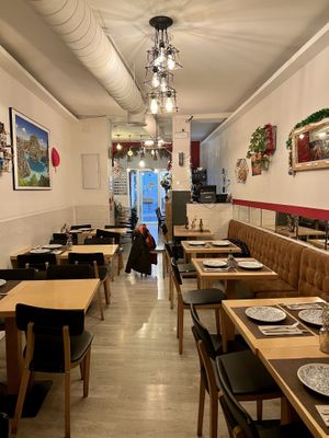 Interior  at El Arco Pinoy in Madrid