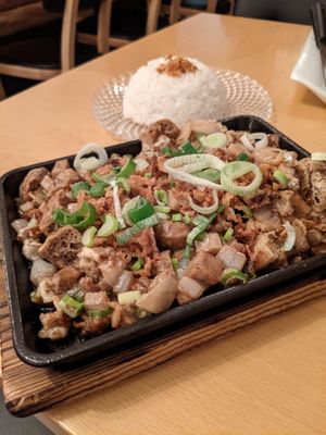 sisig at El Arco Pinoy in Madrid