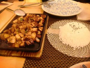 Sisig at El Arco Pinoy in Madrid