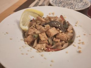 Pad Thai with tofu at El Arco Pinoy in Madrid