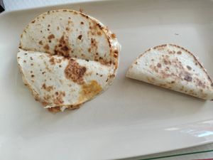 Quesadilla de flor de calabaza y Gringa de chilorio at Taquería Mexicana Besame in Aranjuez