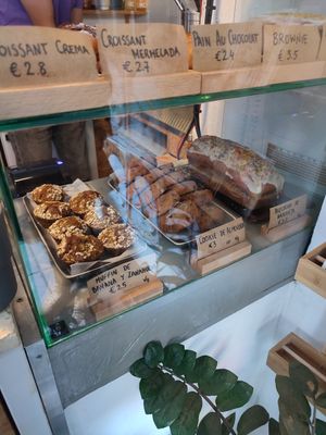 Ask staff which options are vegan at Tallat in Valencia