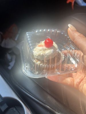 Don’t remember the name of this one but it was good 👍🏼   at Caked Coffee in Toronto