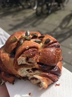 cinnamon bun at Saint-Jean in Amsterdam
