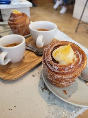 Creme Cruffin
& Espresso at Saint-Jean in Amsterdam