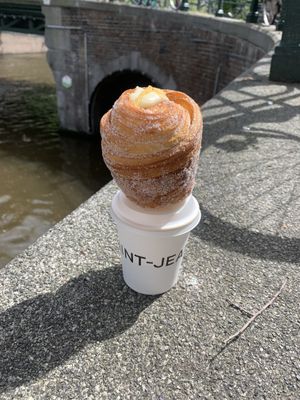 Yuzu cruffin  at Saint-Jean in Amsterdam