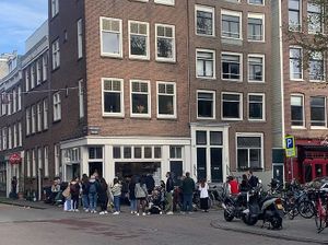 Line outside at Saint-Jean in Amsterdam