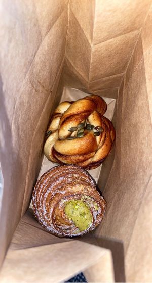 Pistache cruffin and cinnamon bun 🥹 at Saint-Jean in Amsterdam