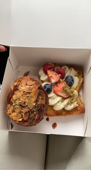 Blueberry cruffin and french toast 🥹 at Saint-Jean in Amsterdam