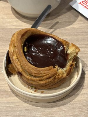 The center filling is like American Chocolate Pudding but much elevated taste. It’s delicious!    at Saint-Jean in Amsterdam