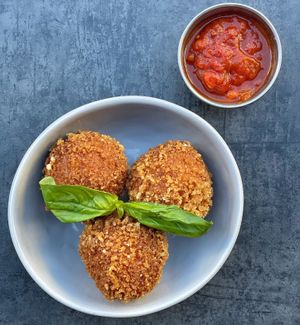 Saffron Arancini

Vegan & Gluten Free  at Earthen  in Brooklyn