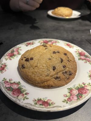 galleta con pepitas de chocokate de postre  at Earthen  in Brooklyn