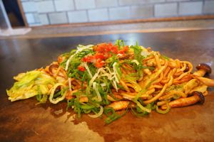 yaki-soba with mushrooms at Gion Tanto - 祇園たんと in Kyoto