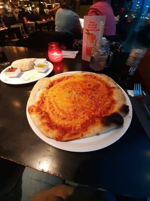 Pizza Margherita﻿ at Happy Italy  in Breda