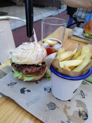 Lady Veggie (beyond) at Los Días Raros in Laredo