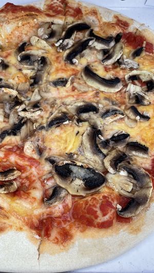 Pizza ai funghi  at Happy Italy in Venlo