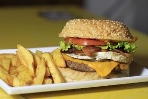 Hambúrguer artesanal at Its Gastronomia in Praia Do Forte