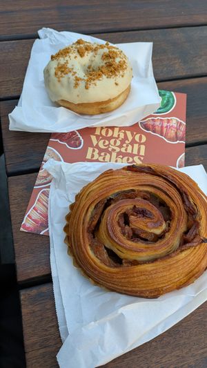 Apple cinnamon swirl and cinnamon donut (maybe white chocolate) 🍎✨ at Tokyo Vegan Bakes in Tokyo